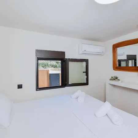 Casa Napais Earth Retreat * Archangelos (Rhodes)