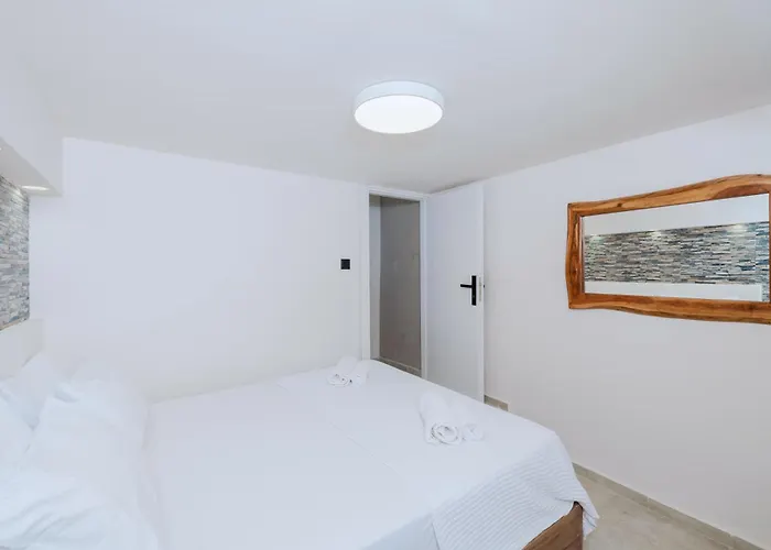 Villa Casa Napais Earth Retreat